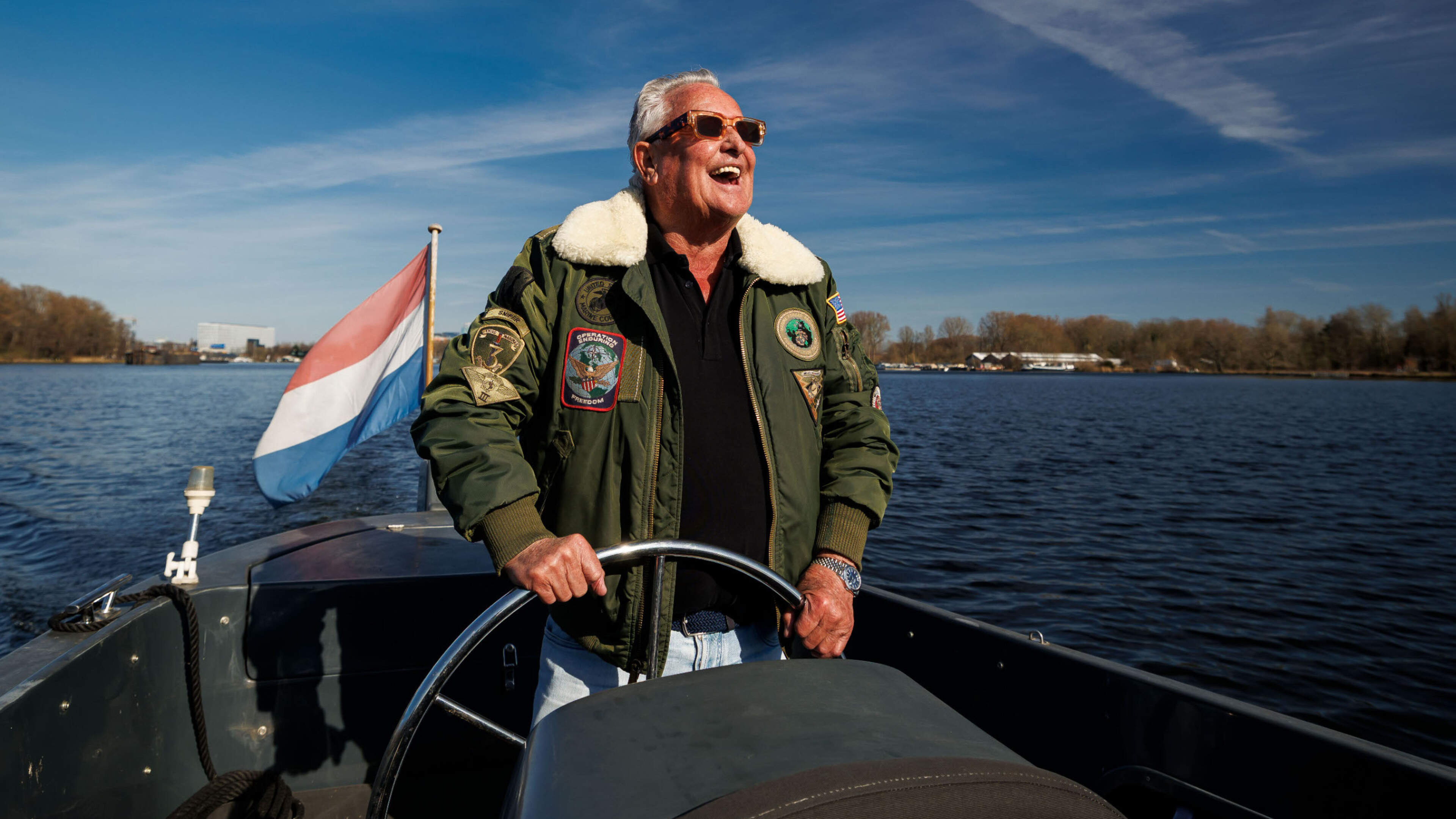 Zakenman en ’polder-playboy’ Rob Heilbron (80) leeft als jonge god: ’Ik hou van lekkere meiden, en zij van mij’